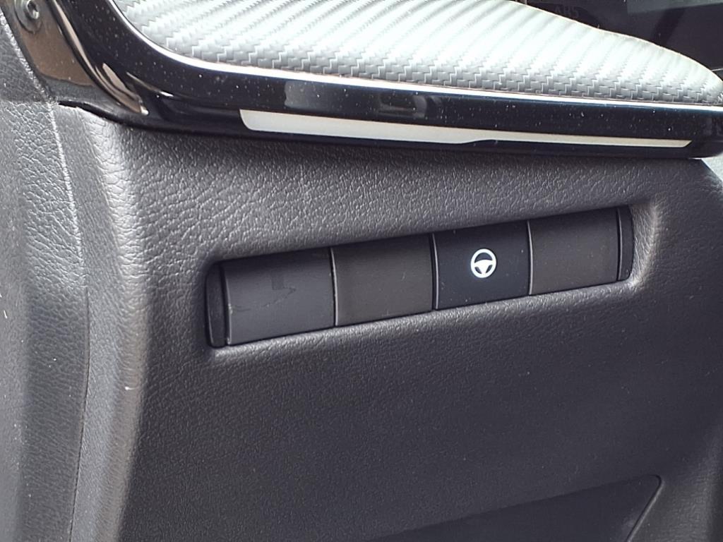 new 2025 Nissan Kicks car, priced at $27,022