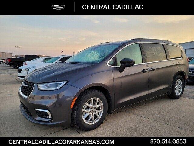 used 2022 Chrysler Pacifica car, priced at $27,604