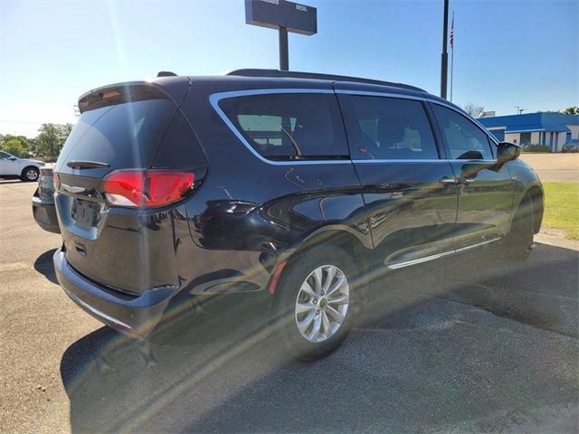 used 2017 Chrysler Pacifica car, priced at $14,995