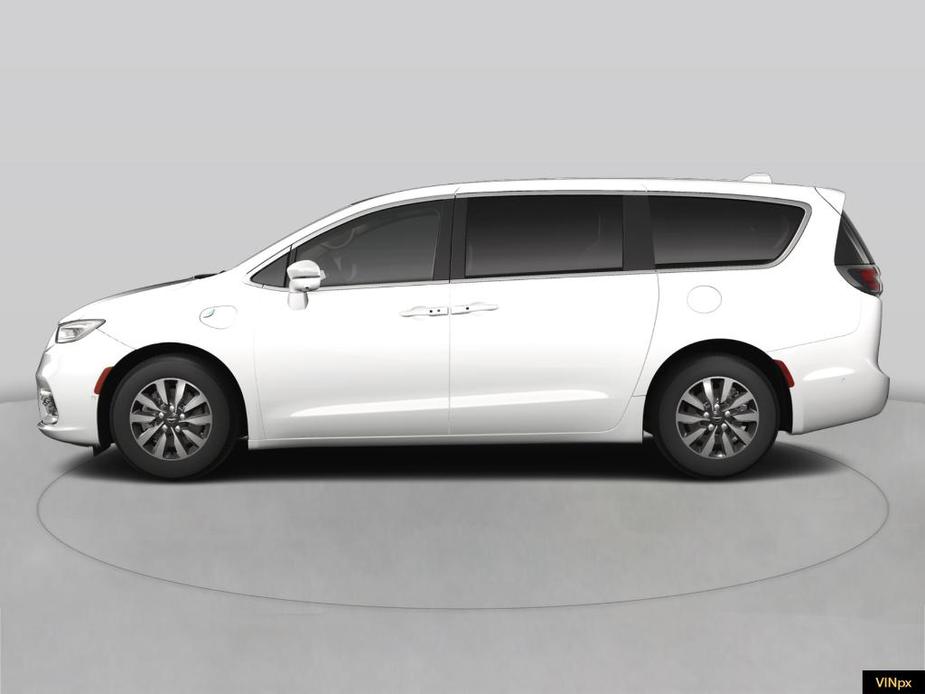 new 2023 Chrysler Pacifica Hybrid car, priced at $53,085