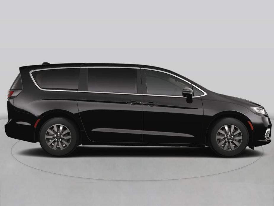 new 2023 Chrysler Pacifica Hybrid car, priced at $53,085