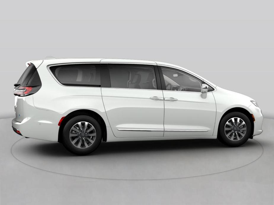 new 2022 Chrysler Pacifica Hybrid car, priced at $55,522