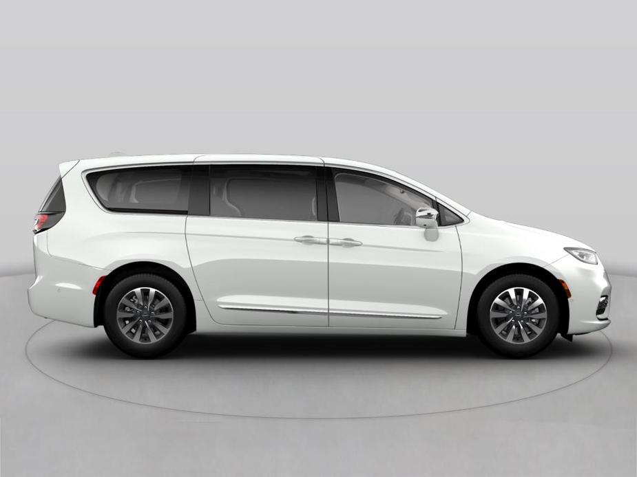 new 2022 Chrysler Pacifica Hybrid car, priced at $55,522