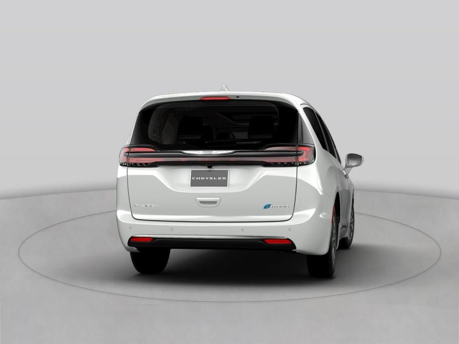 new 2022 Chrysler Pacifica Hybrid car, priced at $55,522