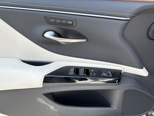 new 2025 Lexus ES 350 car, priced at $51,829