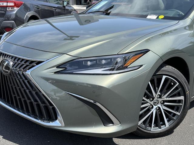new 2025 Lexus ES 350 car, priced at $51,829