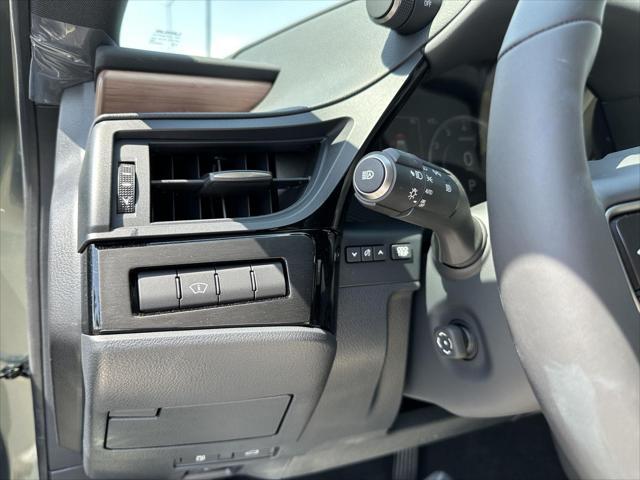 new 2025 Lexus ES 350 car, priced at $51,829