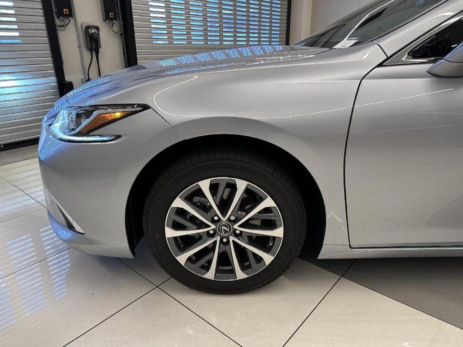 new 2024 Lexus ES 350 car, priced at $44,105