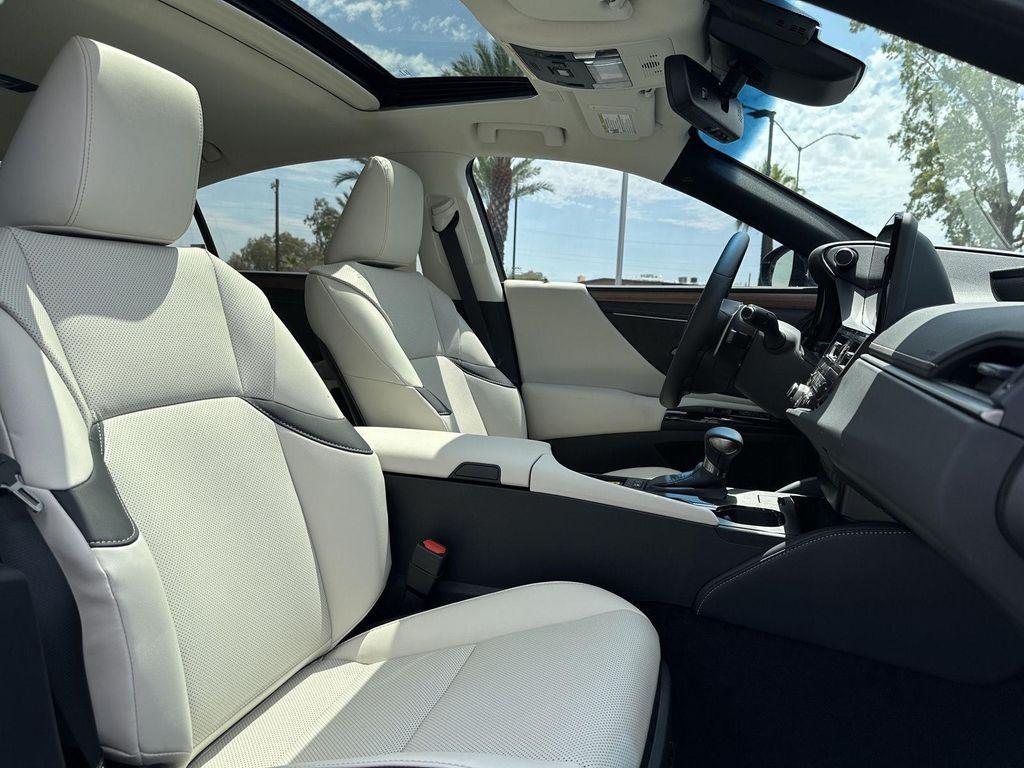 new 2025 Lexus ES 300h car, priced at $51,684