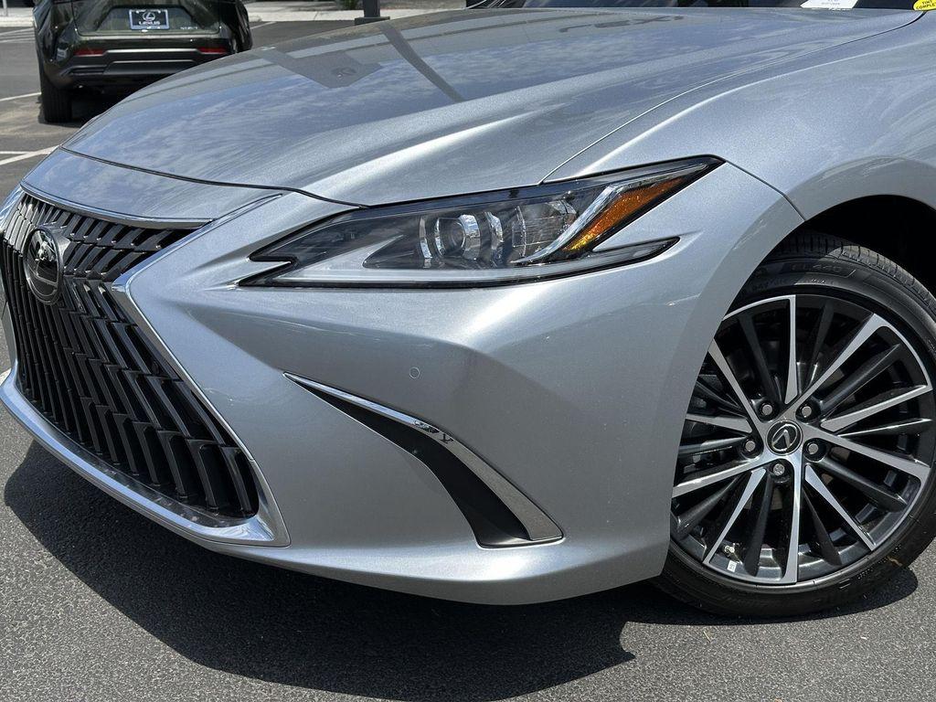 new 2025 Lexus ES 300h car, priced at $51,684