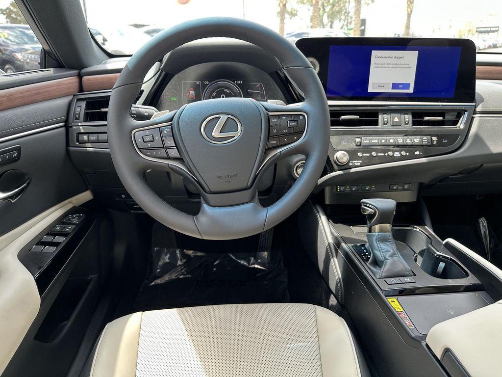 new 2025 Lexus ES 300h car, priced at $51,684