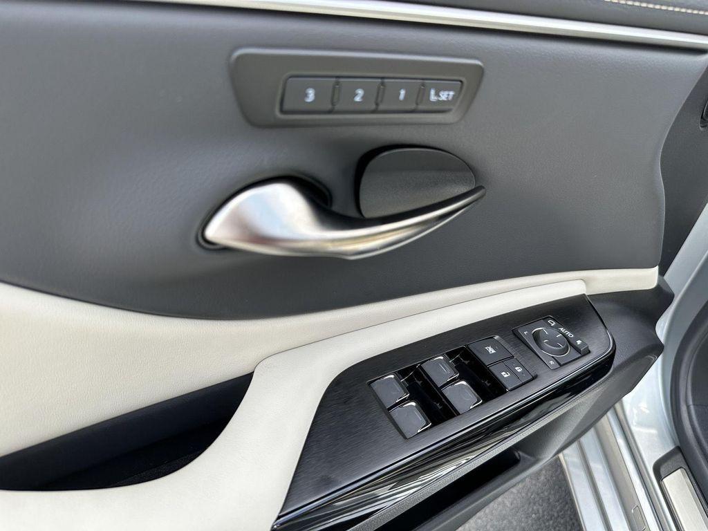 new 2025 Lexus ES 300h car, priced at $51,684
