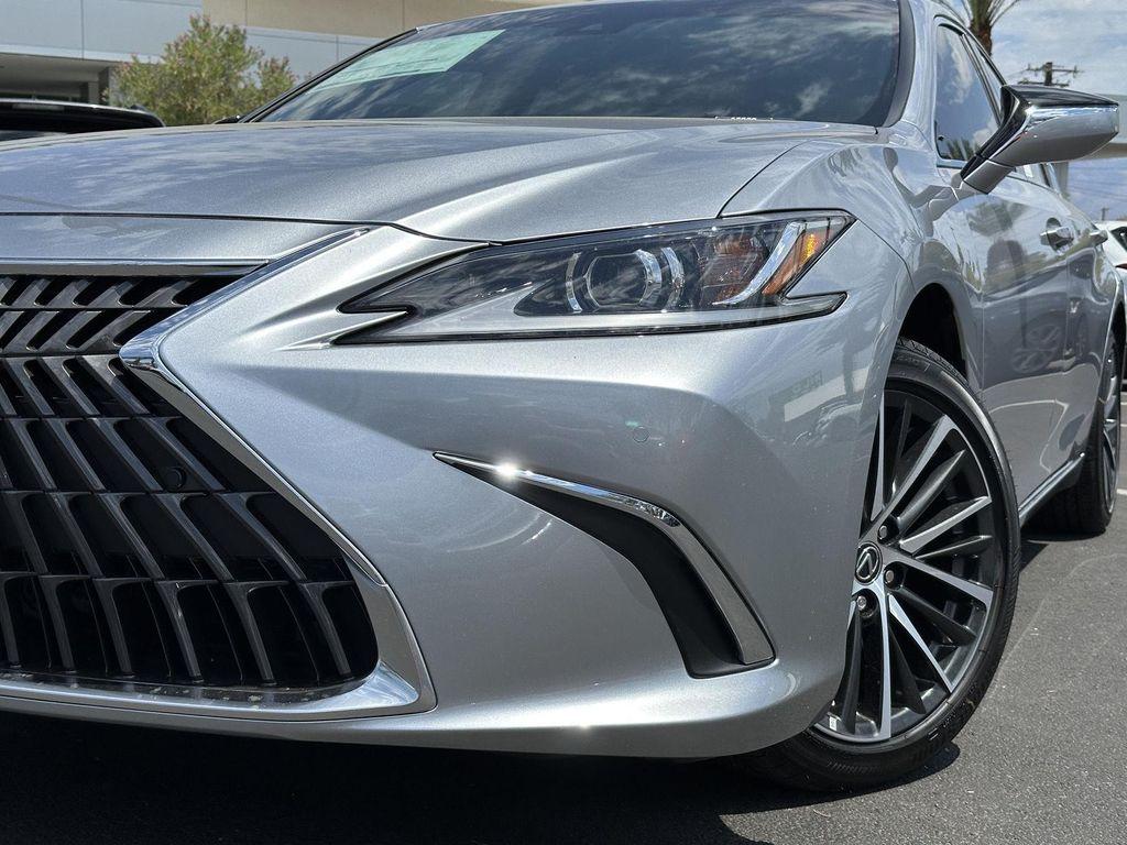 new 2025 Lexus ES 300h car, priced at $51,684