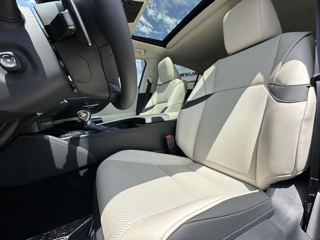 new 2025 Lexus ES 300h car, priced at $51,684