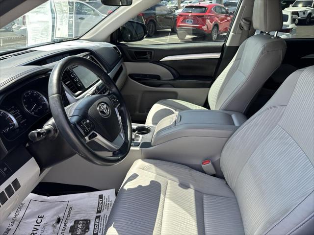 used 2017 Toyota Highlander car