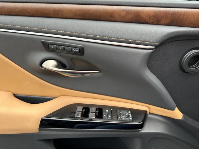 new 2025 Lexus ES 300h car, priced at $53,229