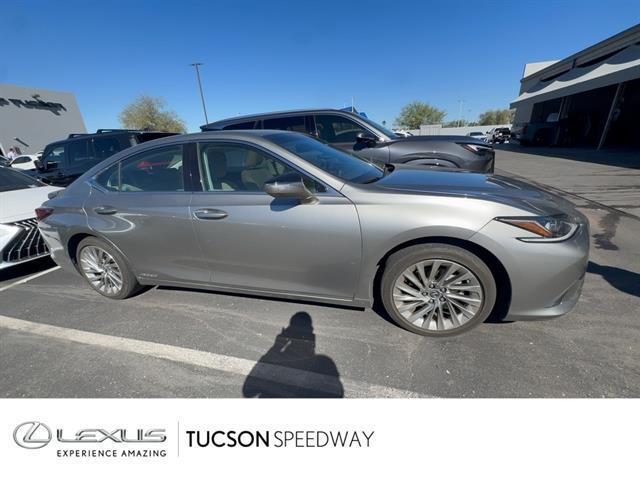 used 2020 Lexus ES 300h car, priced at $31,990