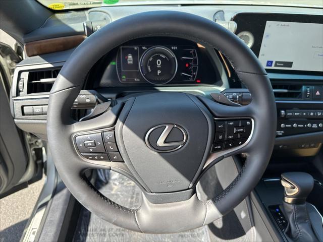 new 2025 Lexus ES 300h car, priced at $52,729