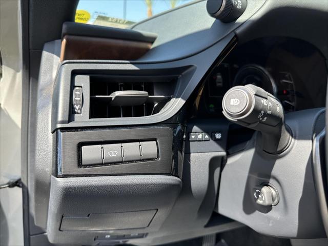 new 2025 Lexus ES 300h car, priced at $52,729