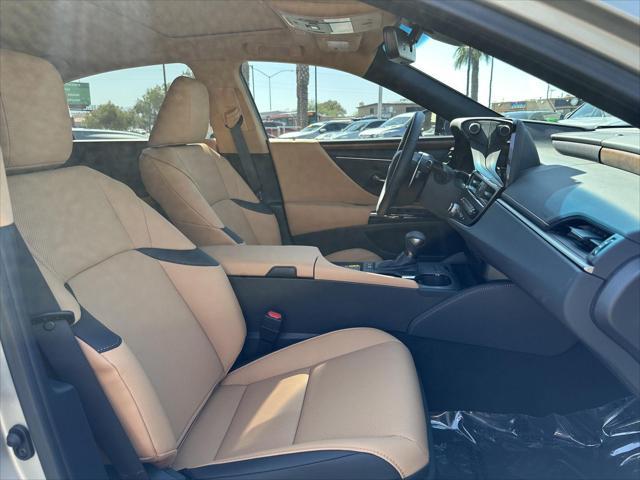 new 2025 Lexus ES 300h car, priced at $52,729