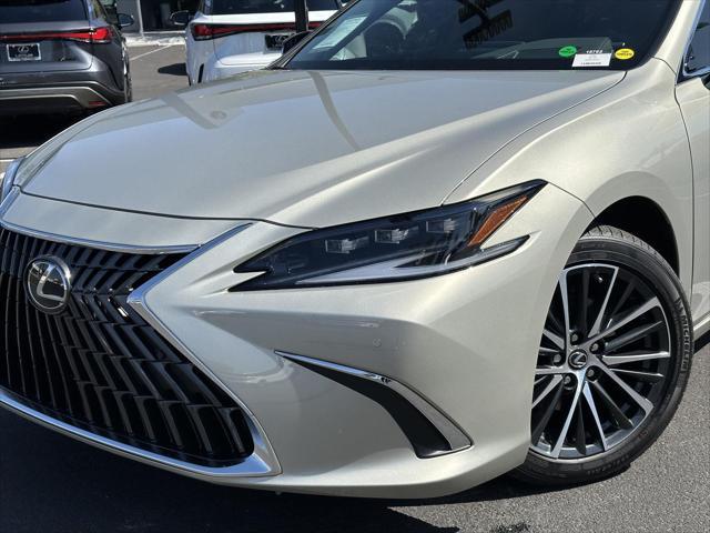 new 2025 Lexus ES 300h car, priced at $52,729