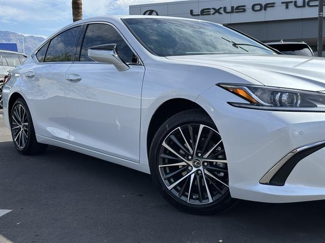 new 2025 Lexus ES 300h car, priced at $51,234