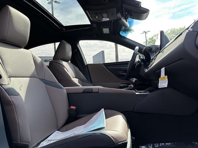 new 2025 Lexus ES 300h car, priced at $51,234