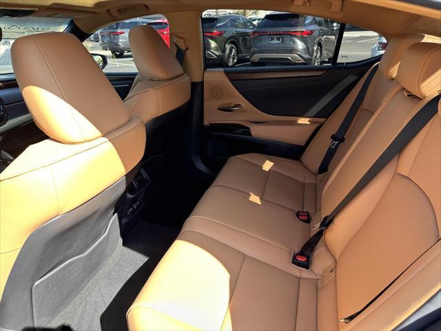 new 2025 Lexus ES 300h car, priced at $52,729