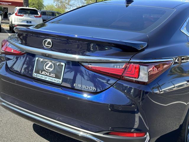 new 2025 Lexus ES 300h car, priced at $52,729