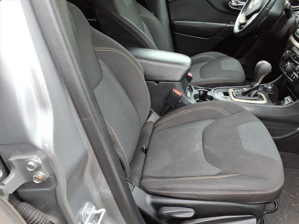 used 2016 Jeep Cherokee car, priced at $9,995