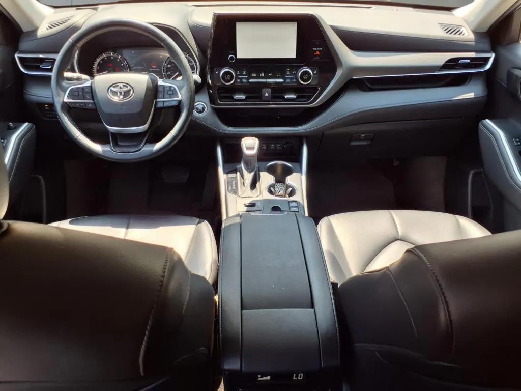 used 2023 Toyota Highlander car, priced at $32,995