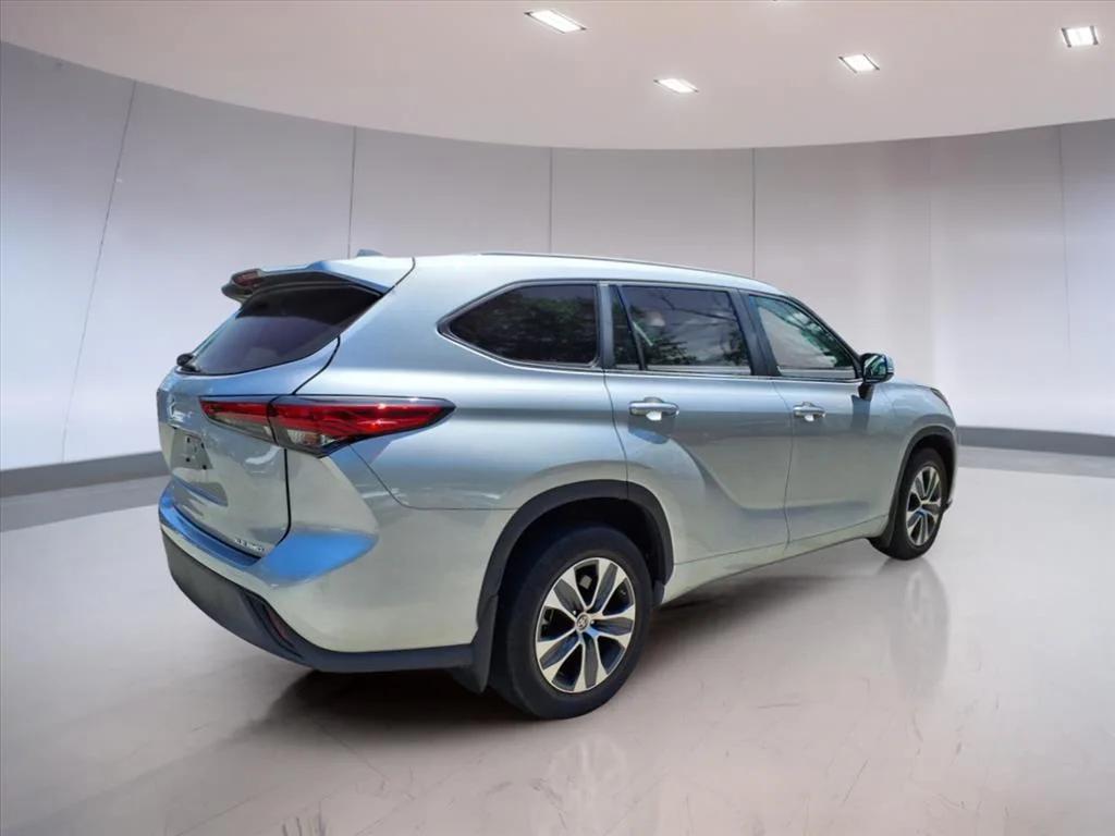 used 2023 Toyota Highlander car, priced at $32,995