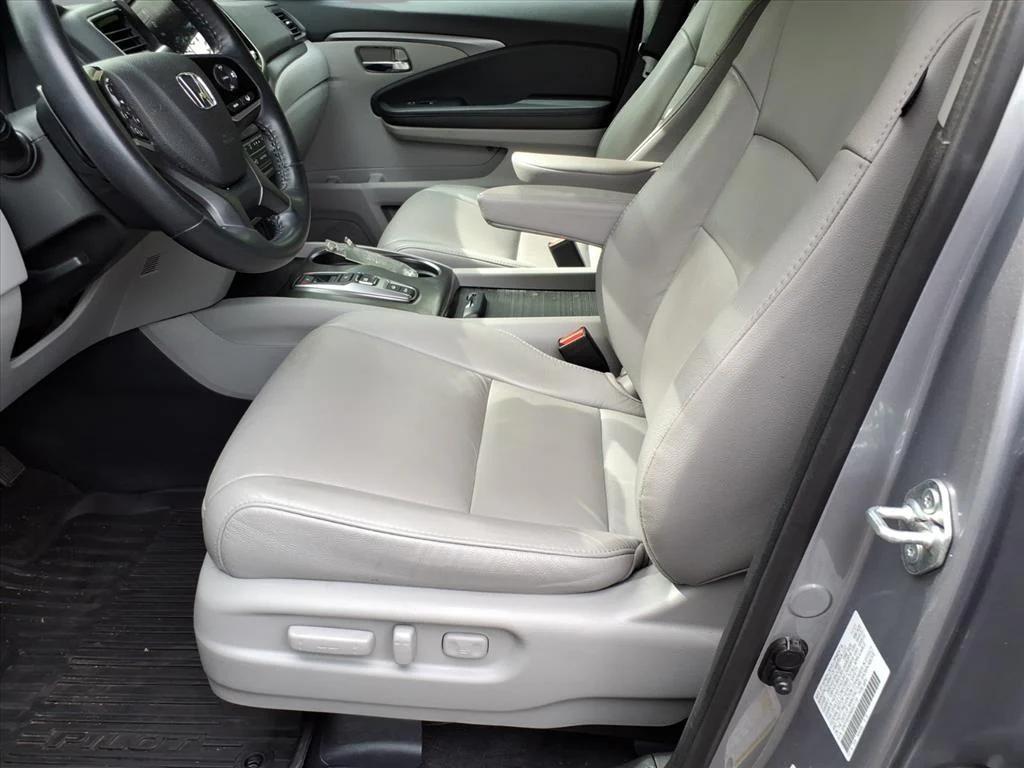 used 2022 Honda Pilot car, priced at $27,995