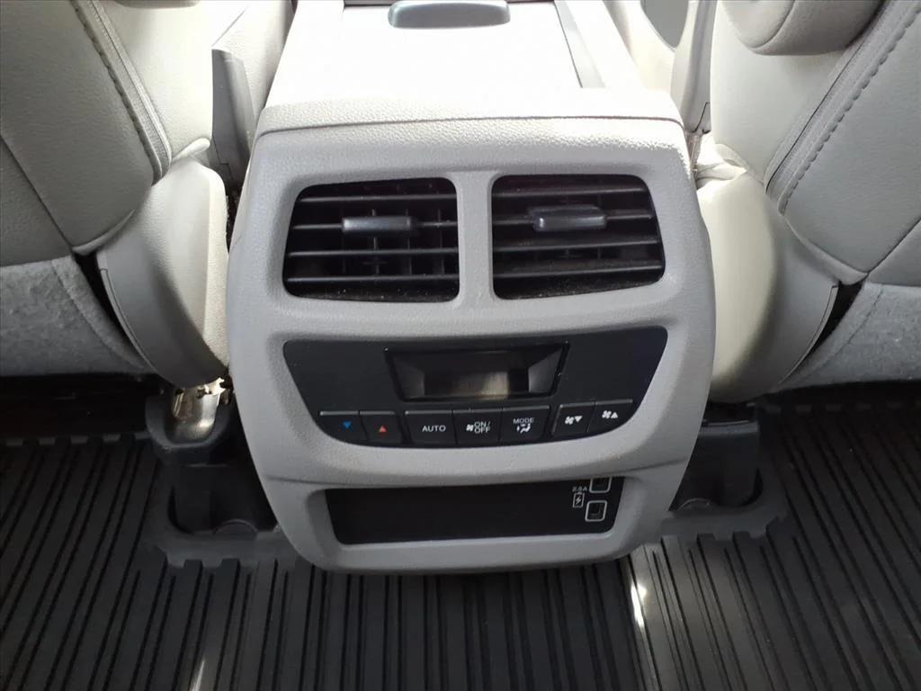used 2022 Honda Pilot car, priced at $27,995