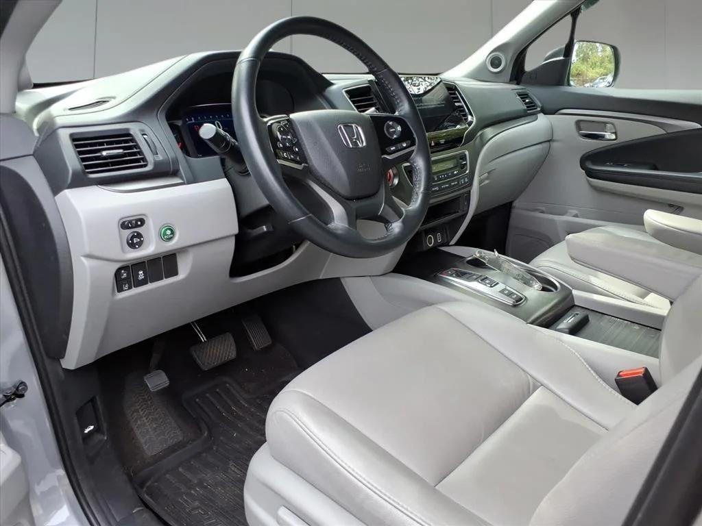 used 2022 Honda Pilot car, priced at $27,995
