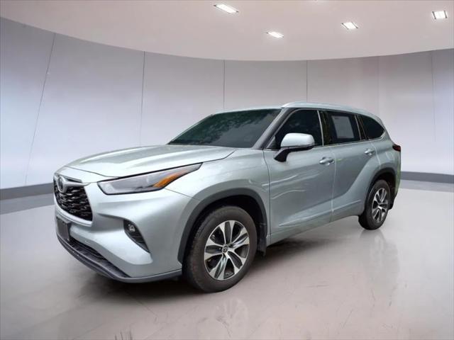 used 2022 Toyota Highlander car, priced at $33,995