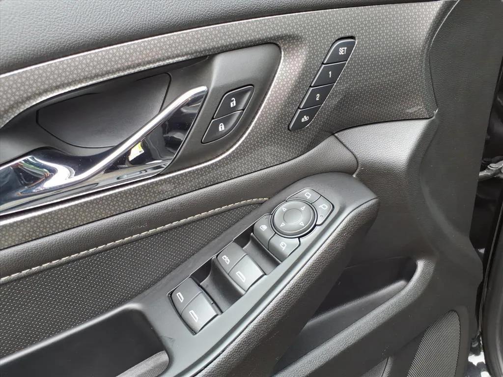 used 2023 Chevrolet Traverse car, priced at $36,295