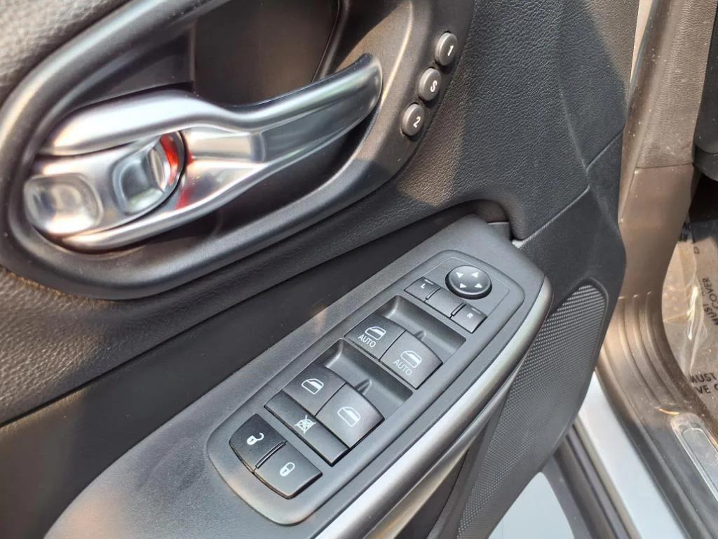 used 2021 Jeep Cherokee car, priced at $22,295