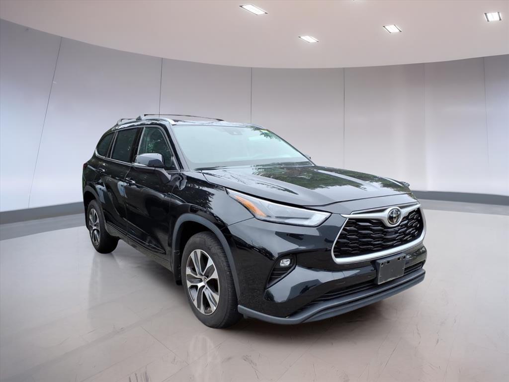 used 2022 Toyota Highlander car, priced at $33,995