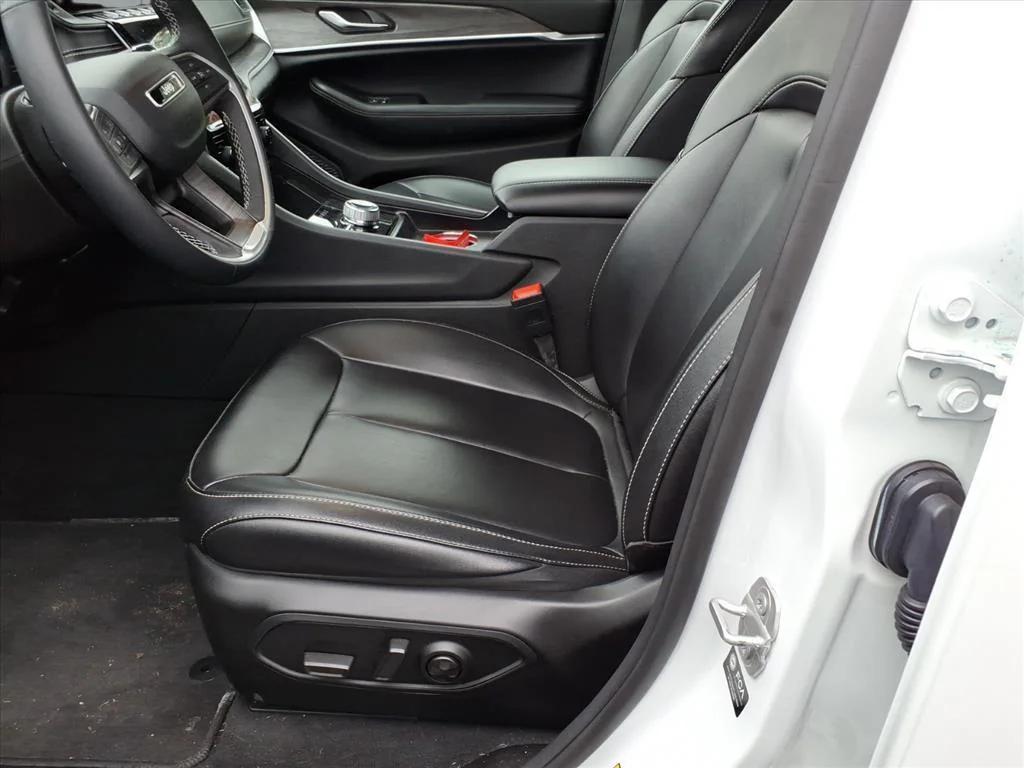 used 2024 Jeep Grand Cherokee L car, priced at $28,995