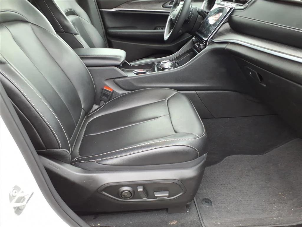 used 2024 Jeep Grand Cherokee L car, priced at $28,995