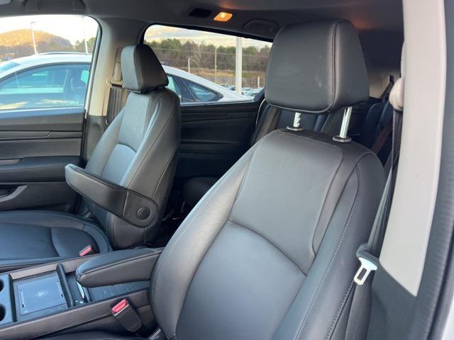 used 2025 Honda Odyssey car, priced at $41,998