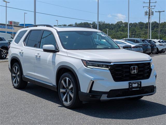 new 2025 Honda Pilot car, priced at $54,985