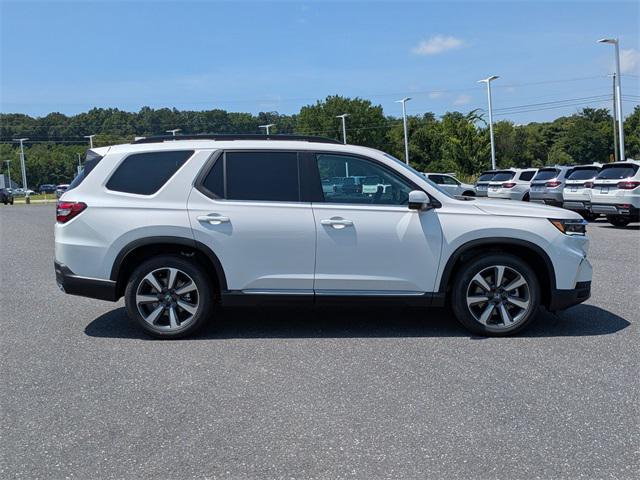 new 2025 Honda Pilot car, priced at $54,985