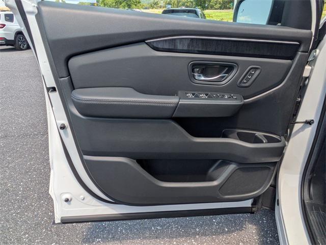 new 2025 Honda Pilot car, priced at $54,985