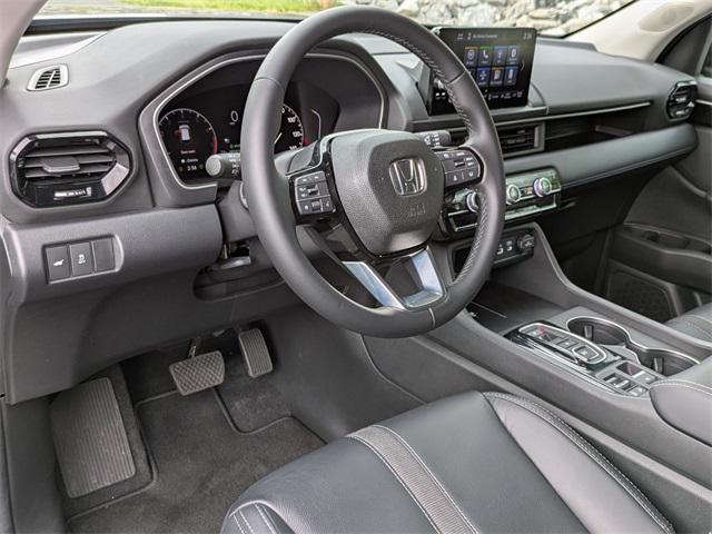used 2025 Honda Pilot car, priced at $44,998
