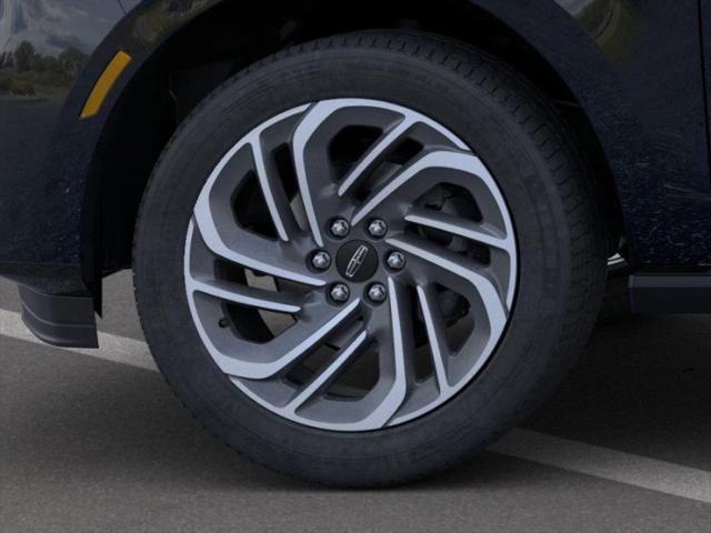 new 2025 Lincoln Navigator car, priced at $95,942