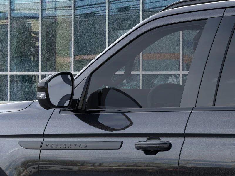 new 2025 Lincoln Navigator car, priced at $101,677