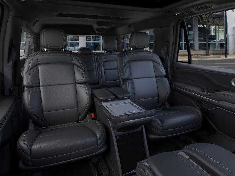 new 2025 Lincoln Navigator car, priced at $101,677