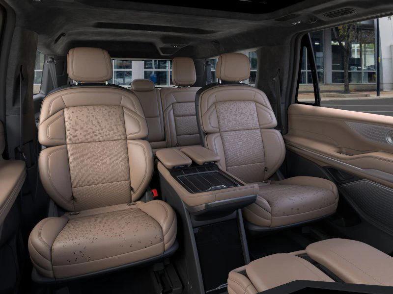 new 2025 Lincoln Navigator car, priced at $111,809